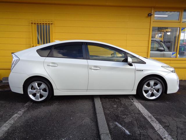 プリウス Ｓツーリングセレクション　修復歴無　走行５１１００ｋｍ　車検令和９年７月　純正メモリーナビ　フルセグＴＶ　Ｂカメラ　Ｂｌｕｅｔｏｏｔｈ　ＬＥＤヘッドライト　フォグライト　寒冷地仕様　リヤフォグ　ワイパーディアイサー　取説ノート（3枚目）