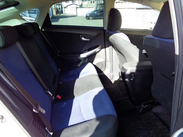 プリウス Ｓツーリングセレクション　修復歴無　走行５１１００ｋｍ　車検令和９年７月　純正メモリーナビ　フルセグＴＶ　Ｂカメラ　Ｂｌｕｅｔｏｏｔｈ　ＬＥＤヘッドライト　フォグライト　寒冷地仕様　リヤフォグ　ワイパーディアイサー　取説ノート（10枚目）