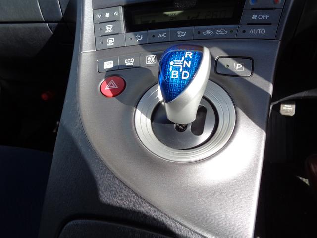 プリウス Ｓツーリングセレクション　修復歴無　走行５１１００ｋｍ　車検令和９年７月　純正メモリーナビ　フルセグＴＶ　Ｂカメラ　Ｂｌｕｅｔｏｏｔｈ　ＬＥＤヘッドライト　フォグライト　寒冷地仕様　リヤフォグ　ワイパーディアイサー　取説ノート（29枚目）