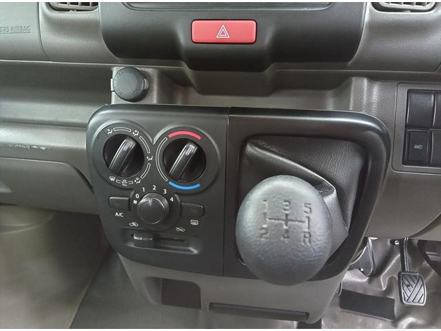 当店は屋内展示場を完備しています。悪天候でも気兼ねなくご覧いただけますよ♪