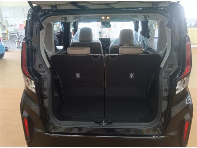 ムーヴ Ｌ　４ＷＤ　登録済未使用車　衝突軽減ブレーキ　ＡＢＳ　アイドリングストップ　横滑り防止装置　誤発進抑制装置　ドアミラーヒーター　ＬＥＤヘッドライト　エアコン　パワステ　パワーウインドウ　運転席エアバック（13枚目）