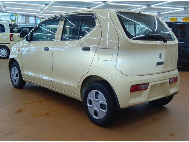 アルト Ｆ　４ＷＤ　ＣＤ　シートヒーター　ＡＢＳ　横滑り防止装置　エアコン　パワステ　パワーウインドウ　運転席エアバック　助手席エアバック（4枚目）