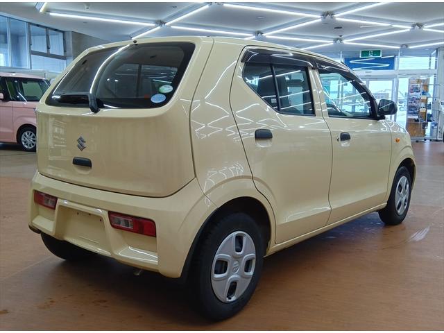 アルト Ｆ　４ＷＤ　ＣＤ　シートヒーター　ＡＢＳ　横滑り防止装置　エアコン　パワステ　パワーウインドウ　運転席エアバック　助手席エアバック（8枚目）