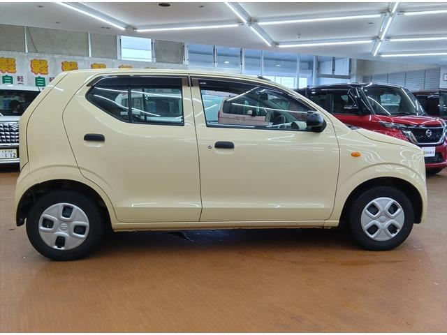 アルト Ｆ　４ＷＤ　ＣＤ　シートヒーター　ＡＢＳ　横滑り防止装置　エアコン　パワステ　パワーウインドウ　運転席エアバック　助手席エアバック（9枚目）