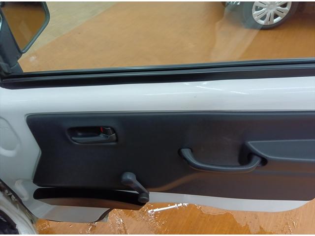 キャリイトラック ＫＣエアコン・パワステ　４ＷＤ　ＣＤ　禁煙車　ＡＢＳ　エアコン　パワステ　運転席エアバック　助手席エアバック　社外アルミホイール（19枚目）