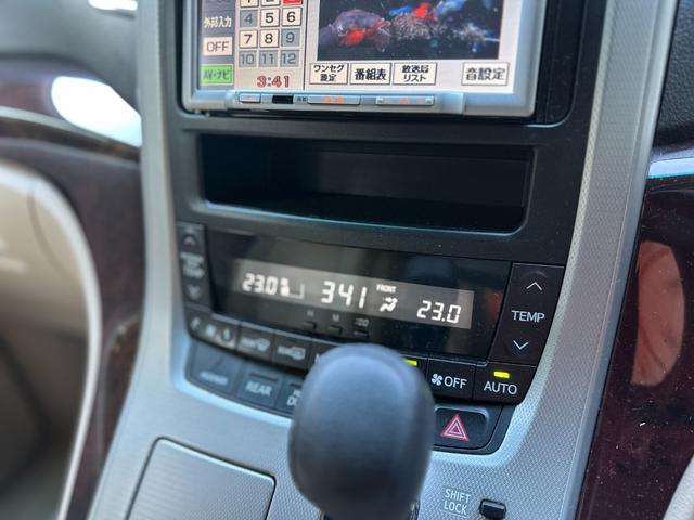 ヴェルファイア ２．４Ｘ　４ＷＤ　ＥＴＣ　バックカメラ　ナビ　ＴＶ　クリアランスソナー　両側スライド・片側電動　ＨＩＤ　スマートキー　電動格納ミラー　３列シート　ＣＶＴ　アルミホイール　ＣＤ　盗難防止システム　衝突安全ボディ（7枚目）