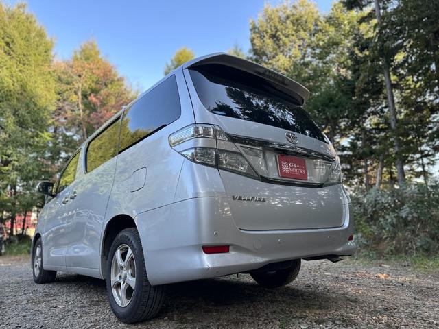 ヴェルファイア ２．４Ｘ　４ＷＤ　ＥＴＣ　バックカメラ　ナビ　ＴＶ　クリアランスソナー　両側スライド・片側電動　ＨＩＤ　スマートキー　電動格納ミラー　３列シート　ＣＶＴ　アルミホイール　ＣＤ　盗難防止システム　衝突安全ボディ（29枚目）