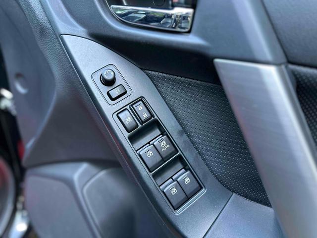 フォレスター ２．０ＸＴ　アイサイト　４ＷＤ　ＥＴＣ　バックカメラ　オートクルーズコントロール　レーンアシスト　パワーシート　衝突被害軽減システム　サンルーフ　ナビ　ＴＶ　オートライト　ＨＩＤ　電動リアゲート　アルミホイール　スマートキー（11枚目）