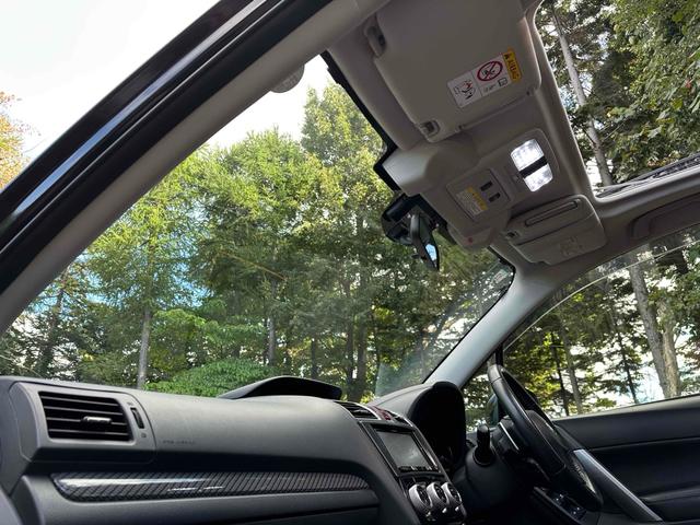 フォレスター ２．０ＸＴ　アイサイト　４ＷＤ　ＥＴＣ　バックカメラ　オートクルーズコントロール　レーンアシスト　パワーシート　衝突被害軽減システム　サンルーフ　ナビ　ＴＶ　オートライト　ＨＩＤ　電動リアゲート　アルミホイール　スマートキー（56枚目）