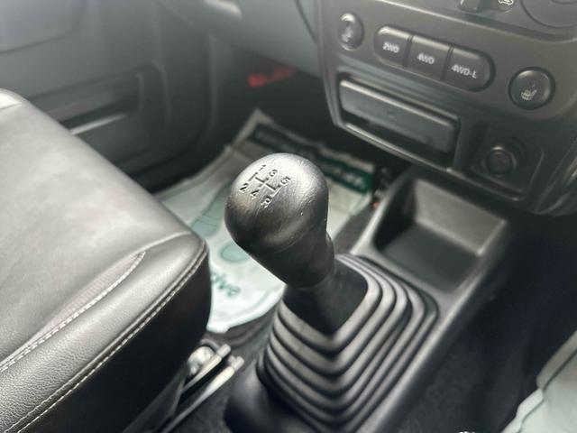 シフトレバー。ぜひ一度お客様の目で確認してください。