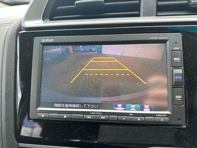 フィットハイブリッド Ｆ　４ＷＤ　ＥＴＣ　バックカメラ　ナビ　スマートキー　電動格納ミラー　ＡＴ　盗難防止システム　衝突安全ボディ　ＵＳＢ　チップアップシート　ＡＢＳ　ＥＳＣ　エアコン　パワーステアリング（5枚目）