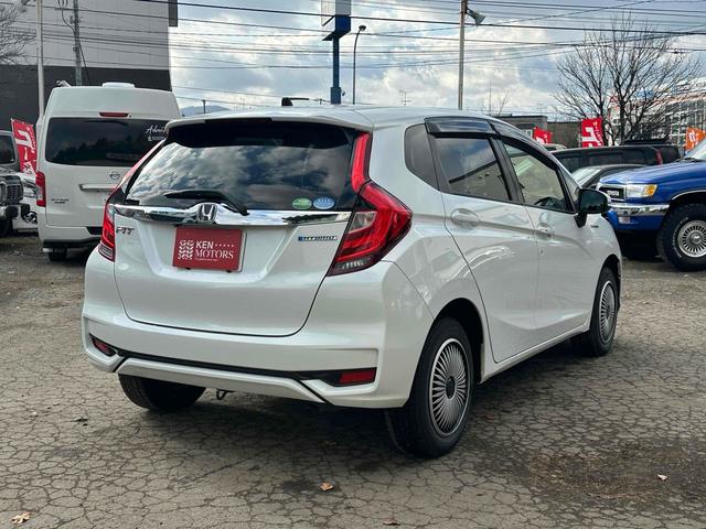 フィットハイブリッド Ｆ　４ＷＤ　ＥＴＣ　バックカメラ　ナビ　スマートキー　電動格納ミラー　ＡＴ　盗難防止システム　衝突安全ボディ　ＵＳＢ　チップアップシート　ＡＢＳ　ＥＳＣ　エアコン　パワーステアリング（18枚目）