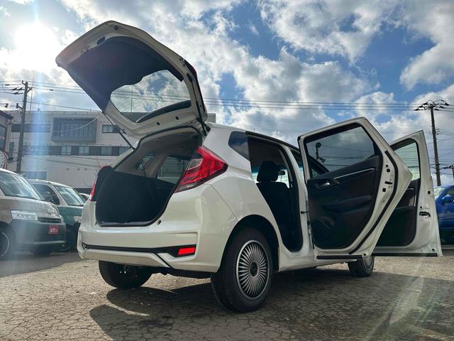 フィットハイブリッド Ｆ　４ＷＤ　ＥＴＣ　バックカメラ　ナビ　スマートキー　電動格納ミラー　ＡＴ　盗難防止システム　衝突安全ボディ　ＵＳＢ　チップアップシート　ＡＢＳ　ＥＳＣ　エアコン　パワーステアリング（30枚目）