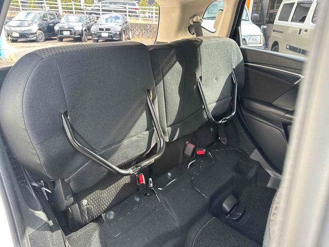 フィットハイブリッド Ｆ　４ＷＤ　ＥＴＣ　バックカメラ　ナビ　スマートキー　電動格納ミラー　ＡＴ　盗難防止システム　衝突安全ボディ　ＵＳＢ　チップアップシート　ＡＢＳ　ＥＳＣ　エアコン　パワーステアリング（36枚目）
