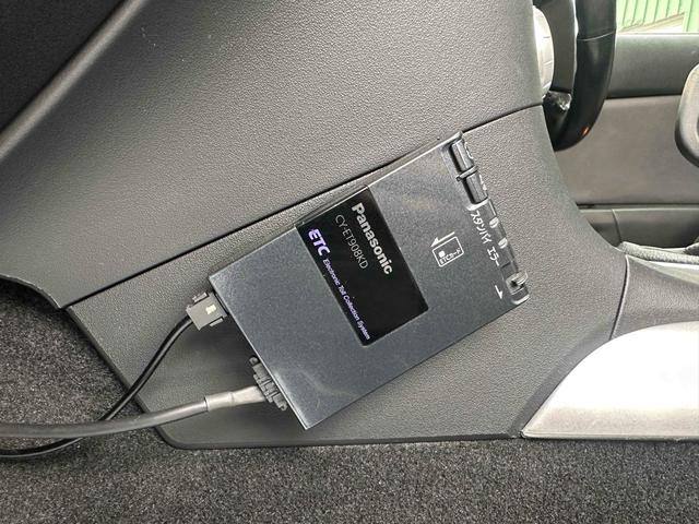 ＲＸ－８ タイプＳ　ＥＴＣ　ナビ　ＭＴ　ＨＩＤ　キーレスエントリー　電動格納ミラー　アルミホイール　衝突安全ボディ　ＡＢＳ　ＥＳＣ　ＣＤ　ＭＤ　カセット　エアコン　パワーステアリング　パワーウィンドウ　運転席エアバッグ（4枚目）