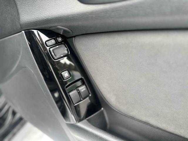 ＲＸ－８ タイプＳ　ＥＴＣ　ナビ　ＭＴ　ＨＩＤ　キーレスエントリー　電動格納ミラー　アルミホイール　衝突安全ボディ　ＡＢＳ　ＥＳＣ　ＣＤ　ＭＤ　カセット　エアコン　パワーステアリング　パワーウィンドウ　運転席エアバッグ（11枚目）