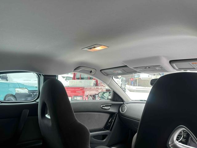 ＲＸ－８ タイプＳ　ＥＴＣ　ナビ　ＭＴ　ＨＩＤ　キーレスエントリー　電動格納ミラー　アルミホイール　衝突安全ボディ　ＡＢＳ　ＥＳＣ　ＣＤ　ＭＤ　カセット　エアコン　パワーステアリング　パワーウィンドウ　運転席エアバッグ（36枚目）
