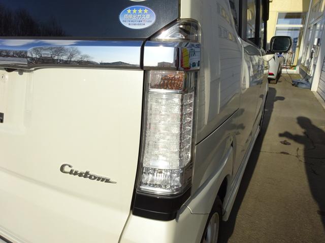 Ｎ－ＢＯＸカスタム Ｇ・Ｌパッケージ　４ＷＤ　純正ナビＴＶ　バックカメラ　ステアリングオーディオコントロール　ＨＩＤ　左パワースライドドア　横滑り抑制装置　リモコンエンジンスターター　実走行５２６００ｋｍ　スマートキー＆ブッシュスタート（10枚目）
