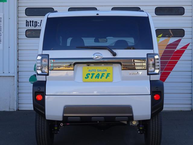 タフト Gターボ ダーククロムベンチャー 4WD 届出済み未使用車 パナソニックナビフルセグTV バックカメラ 純正リモコンエンジンスターター 新品スタッドレス&AW積 フロアマット ワイドバイザー スノーブレード スカッフプレート(6枚目)