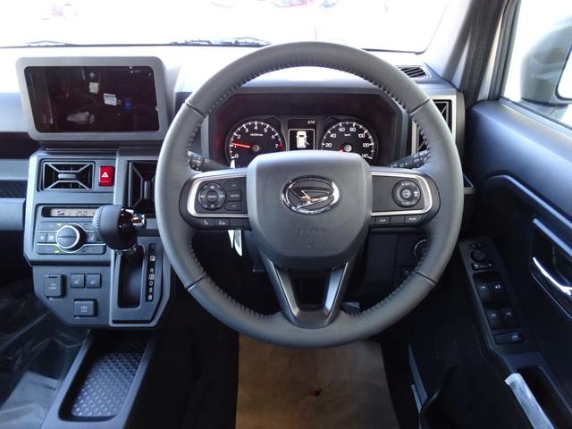 タフト Gターボ ダーククロムベンチャー 4WD 届出済み未使用車 パナソニックナビフルセグTV バックカメラ 純正リモコンエンジンスターター 新品スタッドレス&AW積 フロアマット ワイドバイザー スノーブレード スカッフプレート(10枚目)