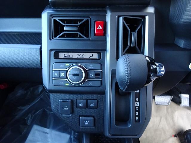 タフト Gターボ ダーククロムベンチャー 4WD 届出済み未使用車 パナソニックナビフルセグTV バックカメラ 純正リモコンエンジンスターター 新品スタッドレス&AW積 フロアマット ワイドバイザー スノーブレード スカッフプレート(11枚目)