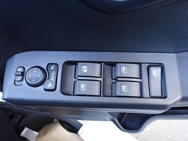 タフト Gターボ ダーククロムベンチャー 4WD 届出済み未使用車 パナソニックナビフルセグTV バックカメラ 純正リモコンエンジンスターター 新品スタッドレス&AW積 フロアマット ワイドバイザー スノーブレード スカッフプレート(17枚目)