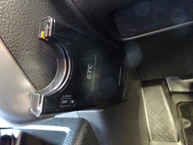 エクストレイル ２０Ｘ　オールモード４ＷＤ　社外ナビフルセグＴＶ　スマートキー　全席シートヒーター　横滑り抑制装置　ヒルディセントコントロール　純正リモコンエンジンスターター　ＥＴＣ　スタッドレス＆ＡＷ積（21枚目）