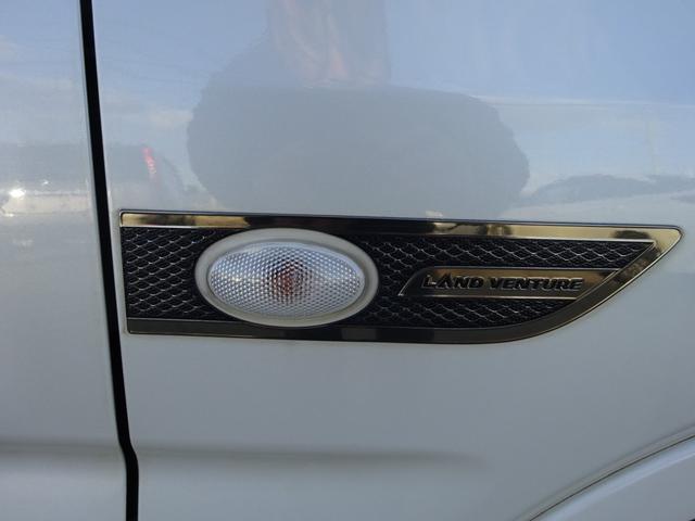 ジムニー ランドベンチャー　ＪＢ２３系最終モデル　リモコンエンジンスターター　ヒーター付き電動格納ミラー　シートヒーター　２５年製オープンカントリー＆ＡＷ積込　下廻り防錆処理済　クオーレモジュレ表皮シート（11枚目）