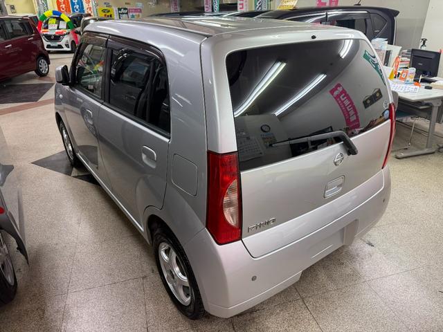 ピノ Ｅ　ＦＯＵＲ　４ＷＤ　１年保証　シート＆ミラーヒーター　純正オーディオ　電動格納ミラー　キーレス　社外アルミ（4枚目）