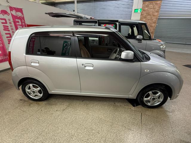 ピノ Ｅ　ＦＯＵＲ　４ＷＤ　１年保証　シート＆ミラーヒーター　純正オーディオ　電動格納ミラー　キーレス　社外アルミ（7枚目）