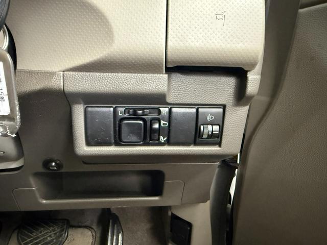 ピノ Ｅ　ＦＯＵＲ　４ＷＤ　１年保証　シート＆ミラーヒーター　純正オーディオ　電動格納ミラー　キーレス　社外アルミ（16枚目）