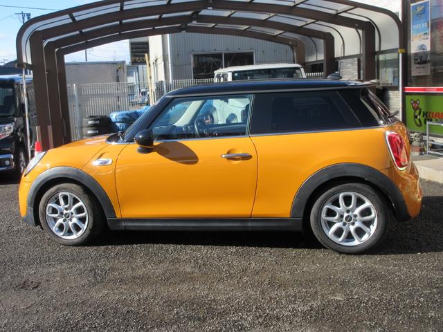 ＭＩＮＩ クーパーＳ　純正ナビ・社外フルセグＴＶ・社外ＤＶＤ・ＣＤデッキ・ブルートゥース・インターフェイス付・バックカメラ・ペッパーパッケージ・フォグライト・ＥＴＣ・革巻きステアリング・純正ＡＷ・ＬＥＤヘッドライト（4枚目）