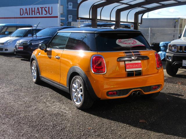 ＭＩＮＩ クーパーＳ　純正ナビ・社外フルセグＴＶ・社外ＤＶＤ・ＣＤデッキ・ブルートゥース・インターフェイス付・バックカメラ・ペッパーパッケージ・フォグライト・ＥＴＣ・革巻きステアリング・純正ＡＷ・ＬＥＤヘッドライト（5枚目）