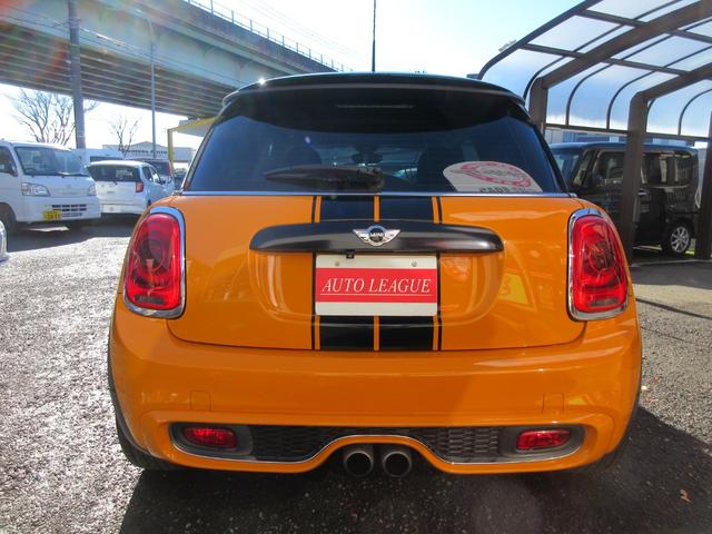 ＭＩＮＩ クーパーＳ　純正ナビ・社外フルセグＴＶ・社外ＤＶＤ・ＣＤデッキ・ブルートゥース・インターフェイス付・バックカメラ・ペッパーパッケージ・フォグライト・ＥＴＣ・革巻きステアリング・純正ＡＷ・ＬＥＤヘッドライト（6枚目）