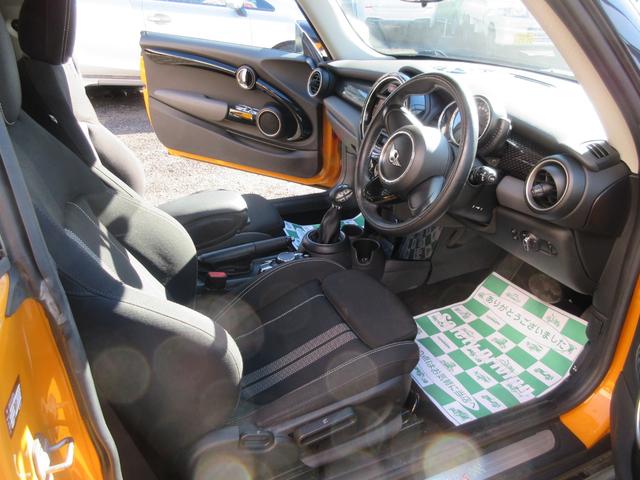 ＭＩＮＩ クーパーＳ　純正ナビ・社外フルセグＴＶ・社外ＤＶＤ・ＣＤデッキ・ブルートゥース・インターフェイス付・バックカメラ・ペッパーパッケージ・フォグライト・ＥＴＣ・革巻きステアリング・純正ＡＷ・ＬＥＤヘッドライト（8枚目）