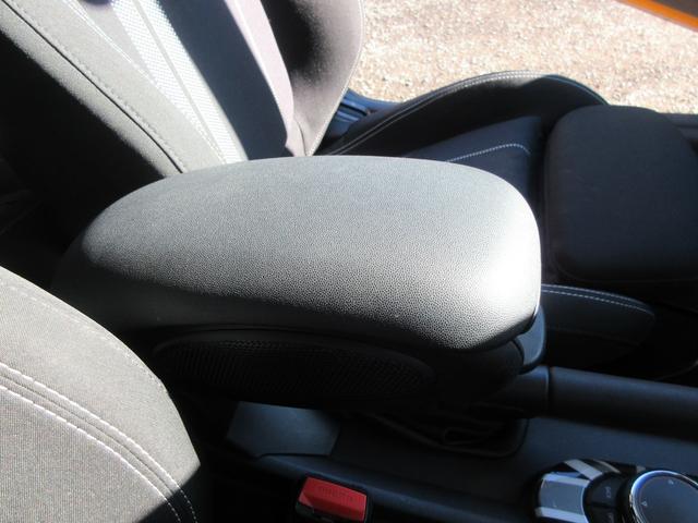 ＭＩＮＩ クーパーＳ　純正ナビ・社外フルセグＴＶ・社外ＤＶＤ・ＣＤデッキ・ブルートゥース・インターフェイス付・バックカメラ・ペッパーパッケージ・フォグライト・ＥＴＣ・革巻きステアリング・純正ＡＷ・ＬＥＤヘッドライト（19枚目）