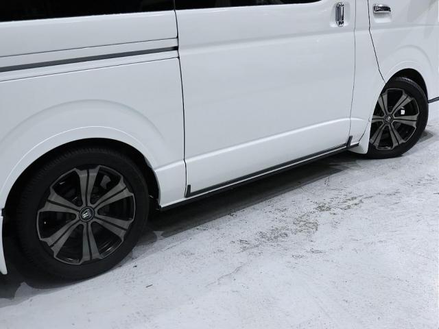 ハイエースバン スーパーＧＬ　ダークプライム　トヨタセーフティーセンス　バックモニター内臓自動防眩ミラー　寒冷地仕様　パワースライドドア　スポイラー　オーバーフェンダー　１８インチアルミホイール　１８インチタイヤ　１．５インチローダウン（7枚目）