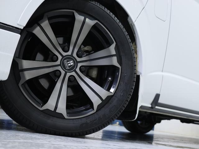ハイエースバン スーパーＧＬ　ダークプライム　トヨタセーフティーセンス　バックモニター内臓自動防眩ミラー　寒冷地仕様　パワースライドドア　スポイラー　オーバーフェンダー　１８インチアルミホイール　１８インチタイヤ　１．５インチローダウン（42枚目）