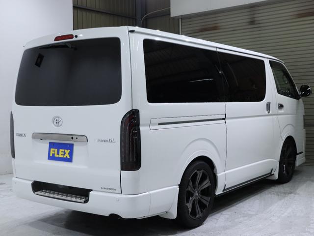 ハイエースバン スーパーＧＬ　ダークプライム　トヨタセーフティーセンス　バックモニター内臓自動防眩ミラー　寒冷地仕様　パワースライドドア　スポイラー　オーバーフェンダー　１８インチアルミホイール　１８インチタイヤ　１．５インチローダウン（44枚目）