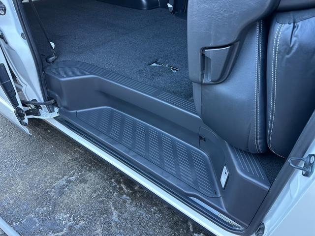 ハイエースバン スーパーＧＬ　ダークプライム　トヨタセーフティーセンス　バックモニター内臓自動防眩ミラー　寒冷地仕様　パワースライドドア　スポイラー　オーバーフェンダー　１８インチアルミホイール　１８インチタイヤ　１．５インチローダウン（67枚目）