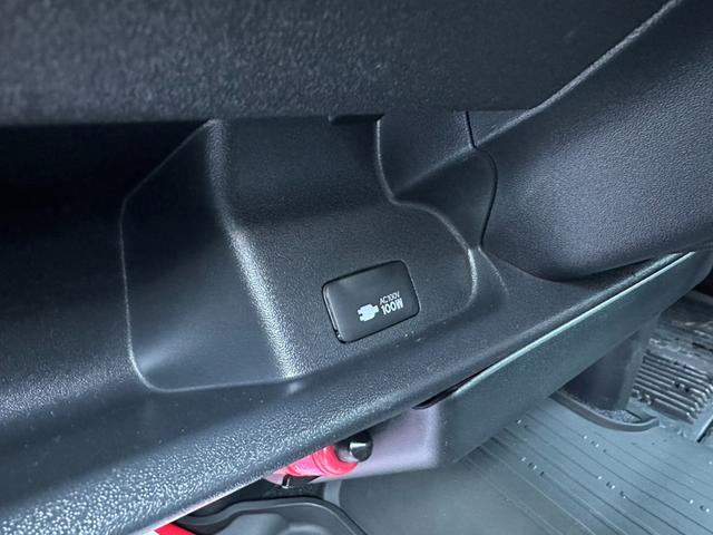 ハイエースバン スーパーＧＬ　ダークプライム　トヨタセーフティーセンス　バックモニター内臓自動防眩ミラー　寒冷地仕様　パワースライドドア　スポイラー　オーバーフェンダー　１８インチアルミホイール　１８インチタイヤ　１．５インチローダウン（71枚目）