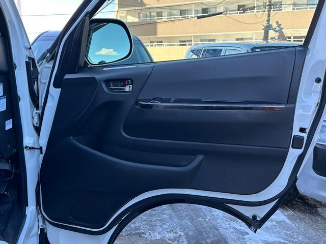 ハイエースバン スーパーＧＬ　ダークプライム　トヨタセーフティーセンス　バックモニター内臓自動防眩ミラー　寒冷地仕様　パワースライドドア　スポイラー　オーバーフェンダー　１８インチアルミホイール　１８インチタイヤ　１．５インチローダウン（75枚目）