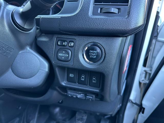 ハイエースバン スーパーＧＬ　ダークプライム　トヨタセーフティーセンス　バックモニター内臓自動防眩ミラー　寒冷地仕様　パワースライドドア　スポイラー　オーバーフェンダー　１８インチアルミホイール　１８インチタイヤ　１．５インチローダウン（77枚目）
