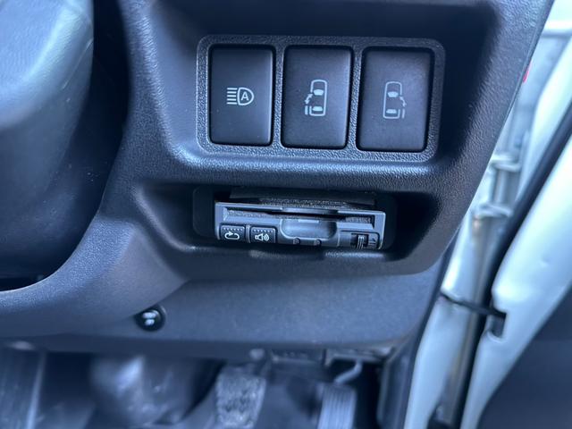 ハイエースバン スーパーＧＬ　ダークプライム　トヨタセーフティーセンス　バックモニター内臓自動防眩ミラー　寒冷地仕様　パワースライドドア　スポイラー　オーバーフェンダー　１８インチアルミホイール　１８インチタイヤ　１．５インチローダウン（78枚目）