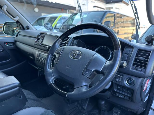 ハイエースバン スーパーＧＬ　ダークプライム　トヨタセーフティーセンス　バックモニター内臓自動防眩ミラー　寒冷地仕様　パワースライドドア　スポイラー　オーバーフェンダー　１８インチアルミホイール　１８インチタイヤ　１．５インチローダウン（79枚目）