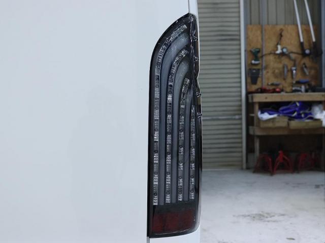 ハイエースバン ロングＤＸ　ＷｏｏｄＶｉｌｌａｇｅ　ＢＩＧ－Ｘ　煌ＢＬＡＣＫテールランプ　ＢＪメキシカン　ダンロップブラントレック　ＦＬＥＸオリジナルオーバーフェンダーＭＢ　Ｔ－Ｆｏｒｃｅフロントスポイラー　Ｒｅクラシック（7枚目）