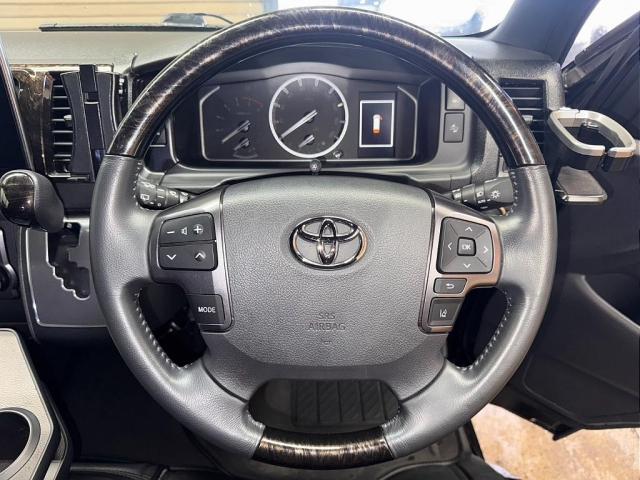 ハイエースバン スーパーＧＬ　ダークプライムＩＩ　デジタルインナーミラー　パノラミックビューモニター　寒冷地仕様　スポイラー　テールランプ　アルミ　タイヤ　１．５ｉｎローダウン　ＢＩＧ－Ｘナビメカレス　後席モニター　ＥＴＣ　フローリング　ベットキット（12枚目）