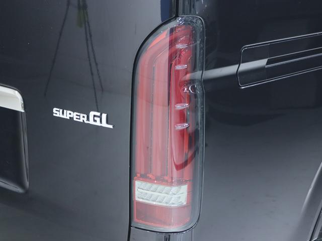 ハイエースバン スーパーＧＬ　ダークプライムＩＩ　デジタルインナーミラー　パノラミックビューモニター　寒冷地仕様　スポイラー　テールランプ　アルミ　タイヤ　１．５ｉｎローダウン　ＢＩＧ－Ｘナビメカレス　後席モニター　ＥＴＣ　フローリング　ベットキット（32枚目）