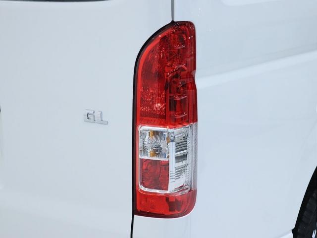 ハイエースワゴン ＧＬ　パールホワイト　デジタルインナー　インテリジェントクリアランスソナー　パノラミックビューモニター　寒冷地仕様　パワースライドドア　フローリング施工　ＢＩＧ－ＤＡ　オーバーフェンダ　アルミホイール（10枚目）