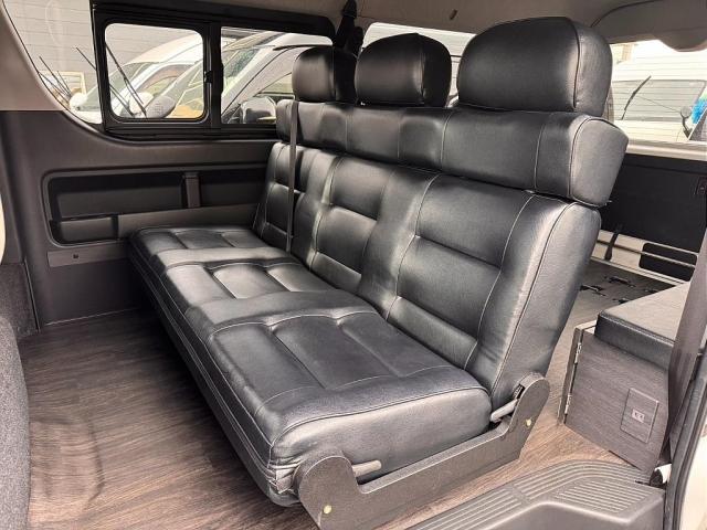 ハイエースワゴン ＧＬ　厳選中古車　内装架装Ｖｅｒ．２　ＬＥＤヘッドランプ　パワスラ　バックモニター付き自動防眩ミラー　スマートエントリー＆プッシュスタート　寒冷地仕様　スポイラー　タイヤ　ホイル　ＬＥＤテール　ナビ　ＥＴＣ（2枚目）